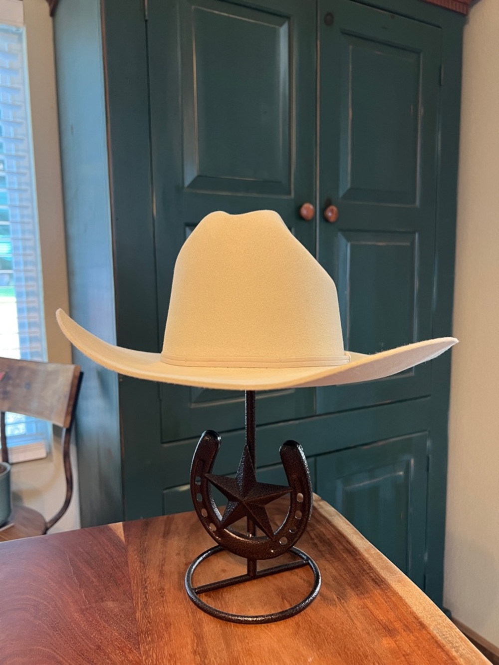 Resistol Cowgirl / Cowboy Hat style: Cattleman Hat 6 7/8